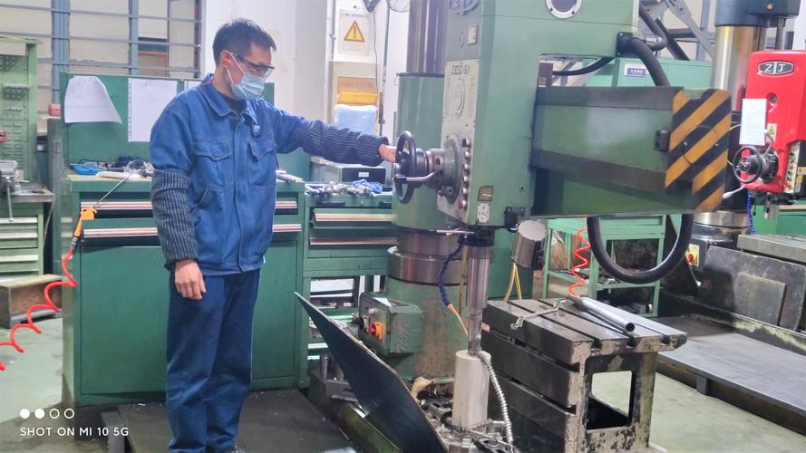 鉗工維修機器人視頻 | 打造高效智能制造的機器人維修技術\r